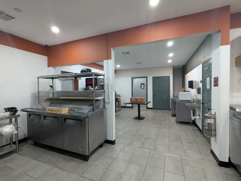 More Photos Of 1465 N Main St, Vidor Freestanding For Sale