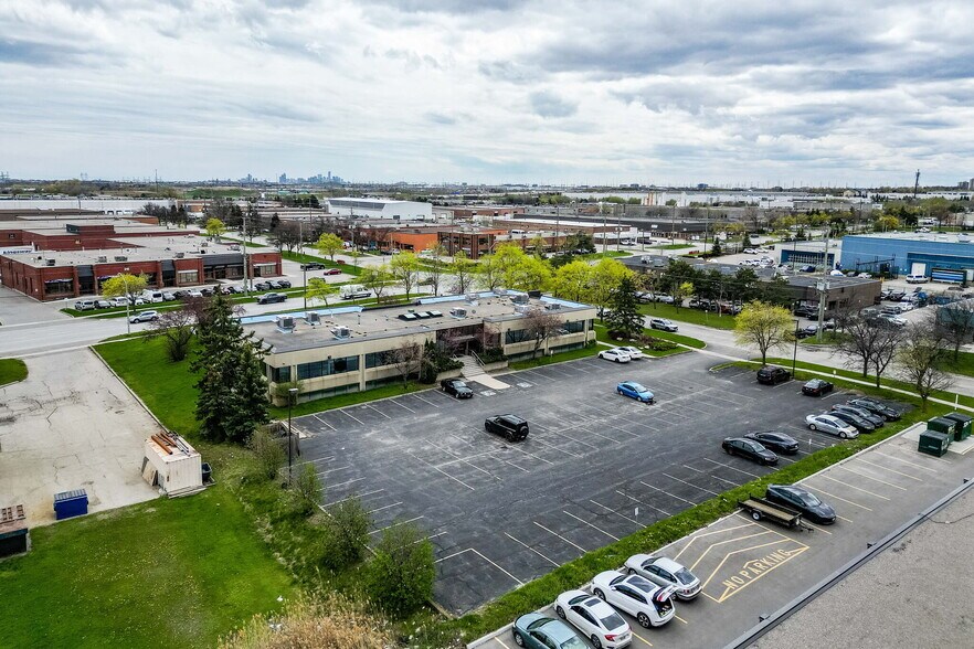 More Photos Of 220 Advance Blvd, Brampton Office For Sale