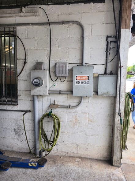 More Photos Of 1310 E 1st Ave, Mount Dora Auto Repair For Lease