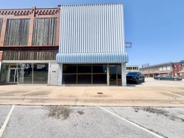 Primary Photo Of 210 W 9th St, Coffeyville Office For Sale