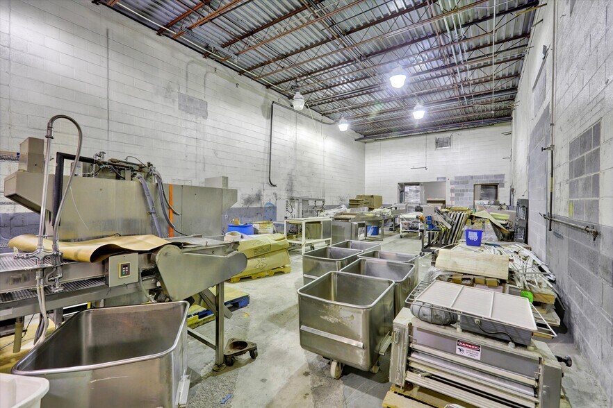 More Photos Of 457 E North St, Carlisle Flex For Sale