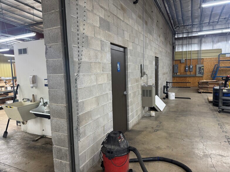 More Photos Of 1434 Progress Ln, Omro Distribution For Lease