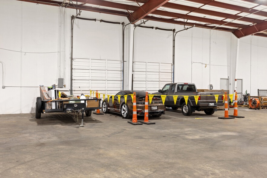 More Photos Of 812-814 Blue Mound Rd, Saginaw Warehouse For Lease