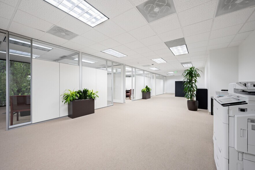 More Photos Of 4560 Belt Line Rd, Addison Medical For Lease