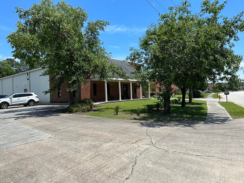 More Photos Of 7268 Peppermill Pky, Charleston Flex For Lease