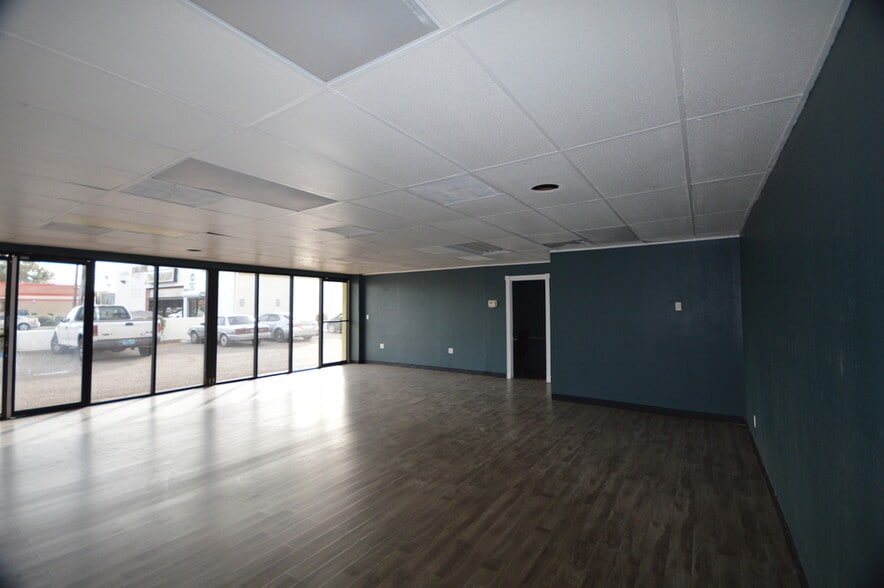 More Photos Of 2841 E Bell Rd, Phoenix Storefront Retail Office For Sale