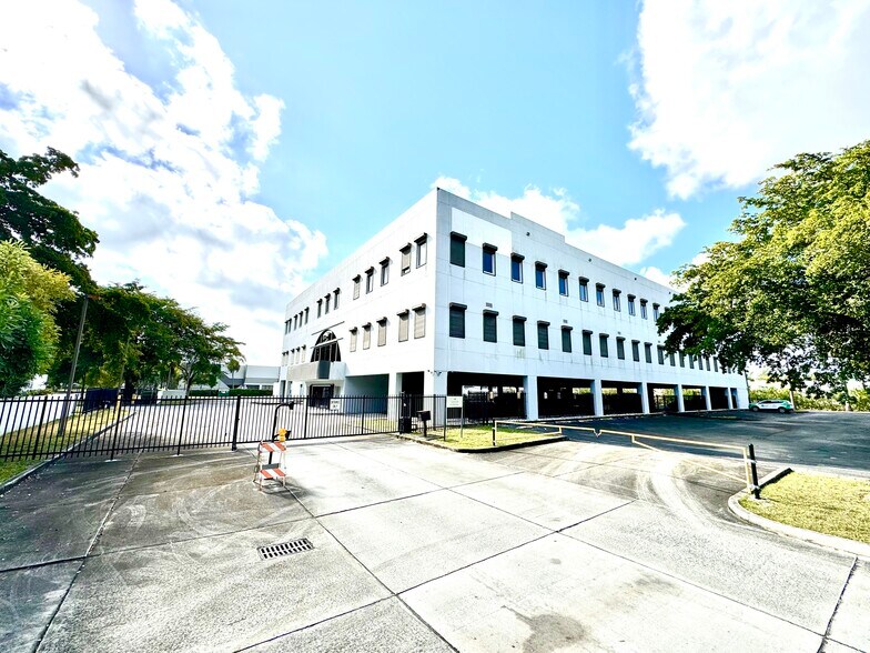 More Photos Of 2300 NW 89th Pl, Miami Industrial For Lease