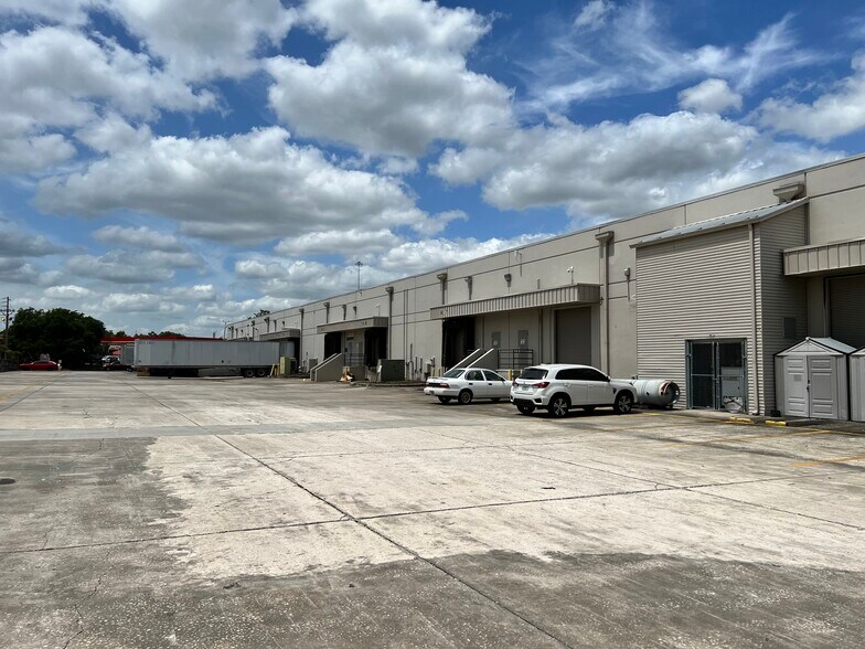 More Photos Of 5002-5300 Region Ct, Lakeland Distribution For Lease