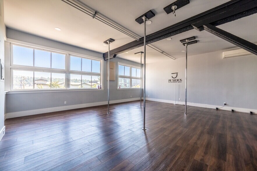 More Photos Of 1607 Dexter Ave N, Seattle Office For Lease