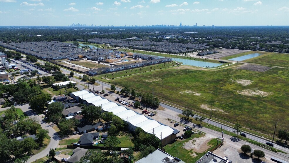 More Photos Of 10100 Clay Rd, Houston Manufacturing For Lease