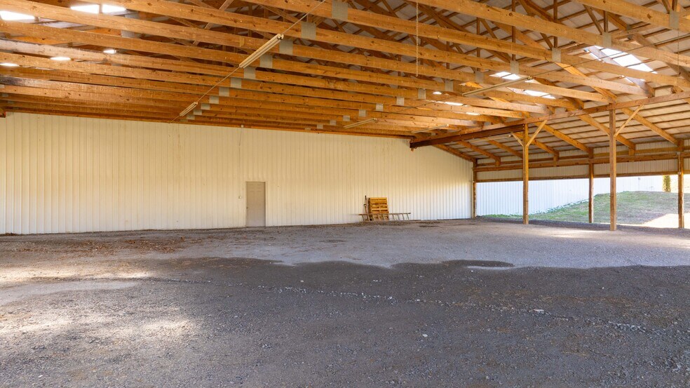 More Photos Of 5830 Highway 231 S, Castalian Springs Showroom For Sale