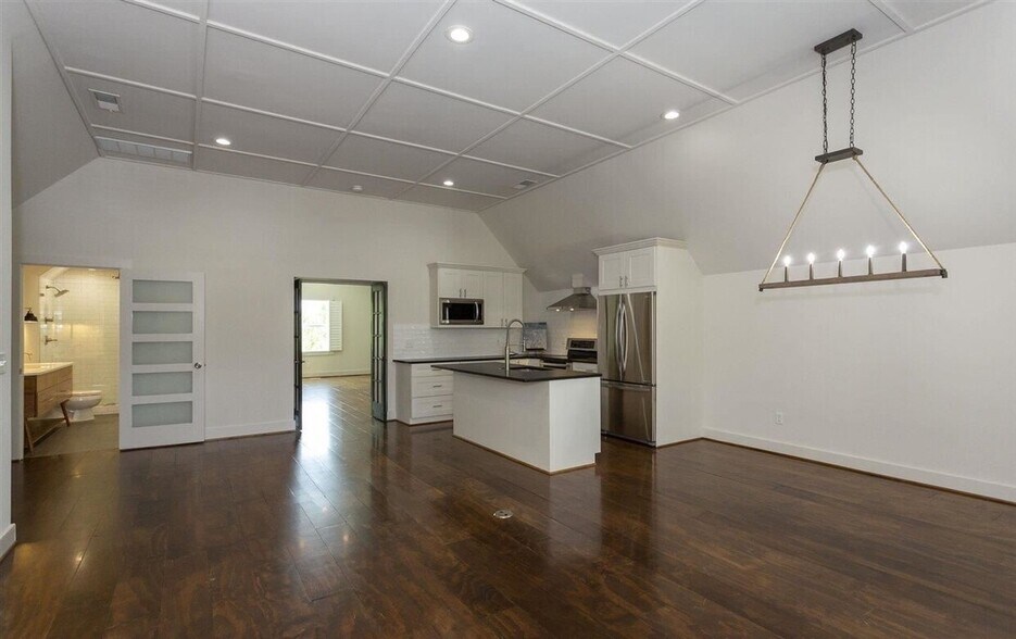 More Photos Of 911 Creekside Ct, Helena Storefront Retail Residential For Sale