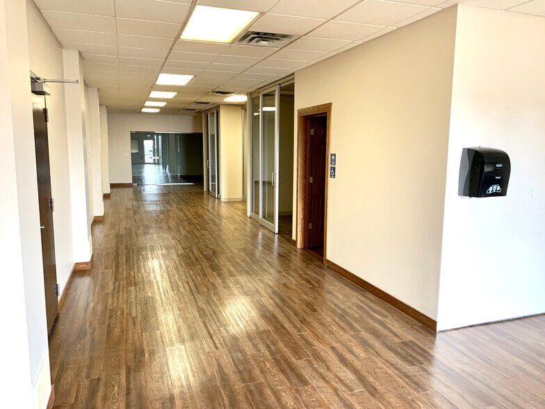 More Photos Of 14 Burnt Valley Ave, Red Deer County Service For Lease