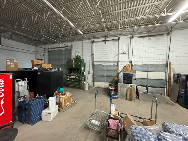 More Photos Of 70 Vincent Cir, Ivyland Warehouse For Lease