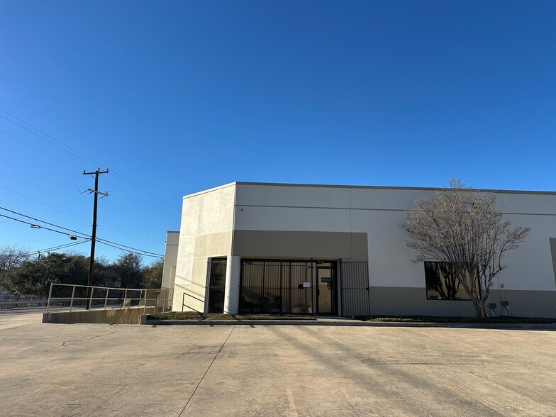 More Photos Of 12903-12907 Agency Dr, San Antonio Warehouse For Lease