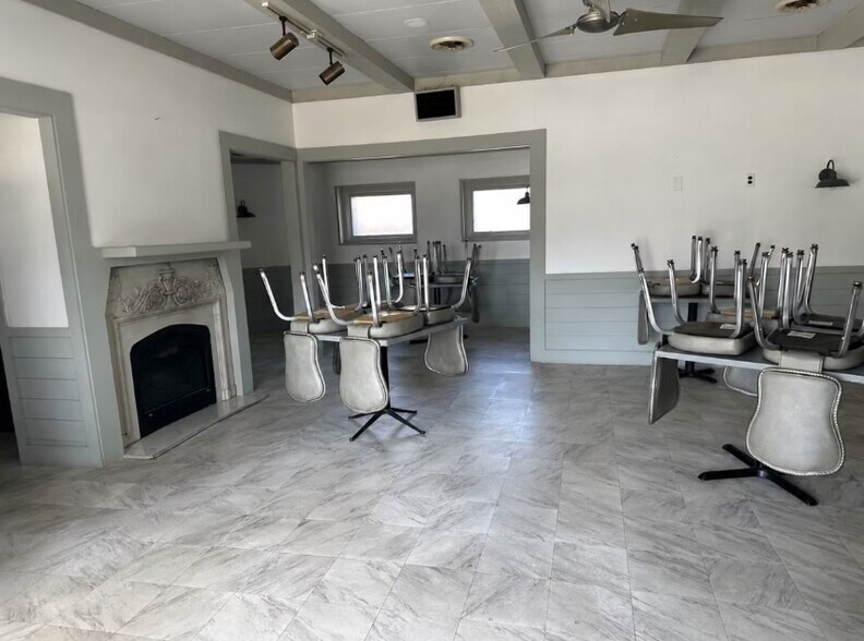 More Photos Of 220 Rand Rd, Lakemoor Restaurant For Lease
