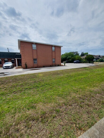 More Photos Of 7714 Massachusetts Ave, New Port Richey Office For Lease