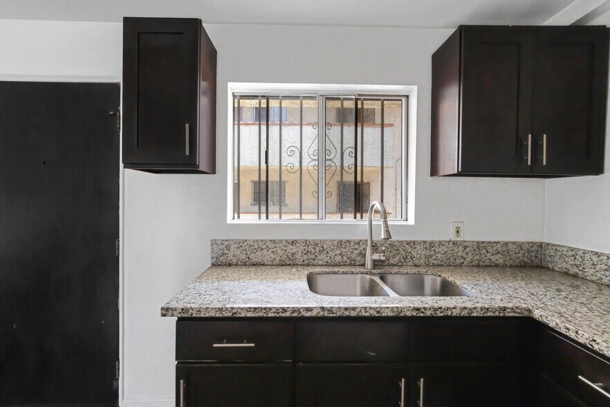 More Photos Of 3405 N Figueroa St, Los Angeles Apartments For Sale