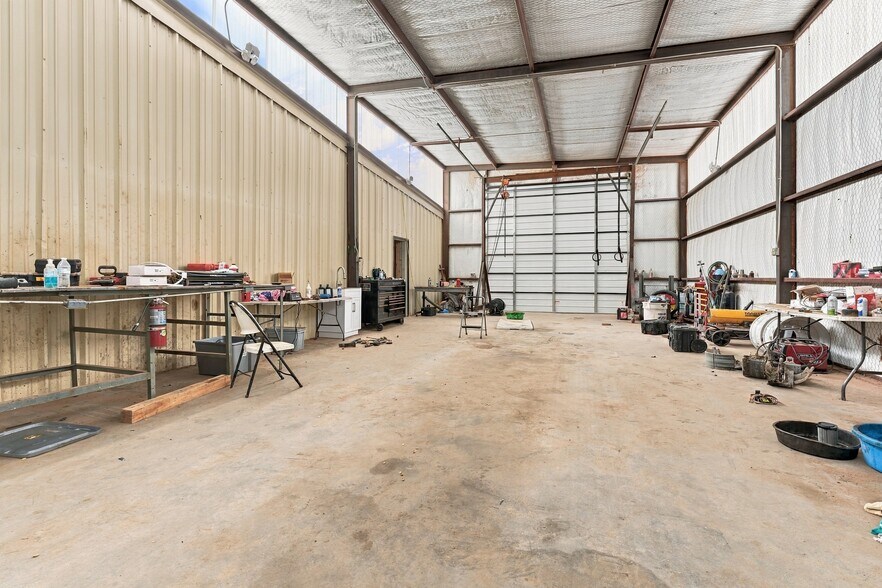 More Photos Of 1801 13th St, Levelland Light Distribution For Sale