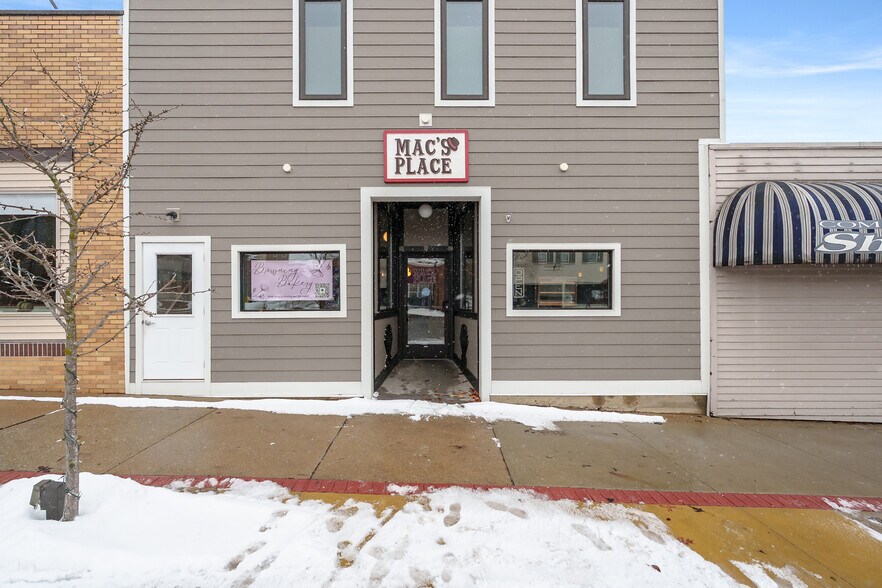 More Photos Of 113 N Farmer St, Otsego Bar For Sale