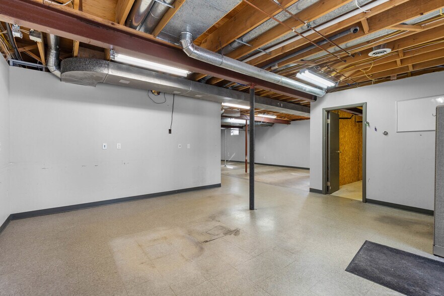 More Photos Of 1450 E Ridge Rd, Rochester Freestanding For Sale