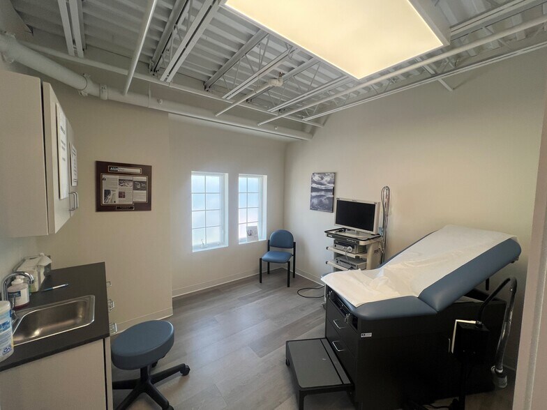 More Photos Of 20 Riverleigh Ave, Riverhead Medical For Lease
