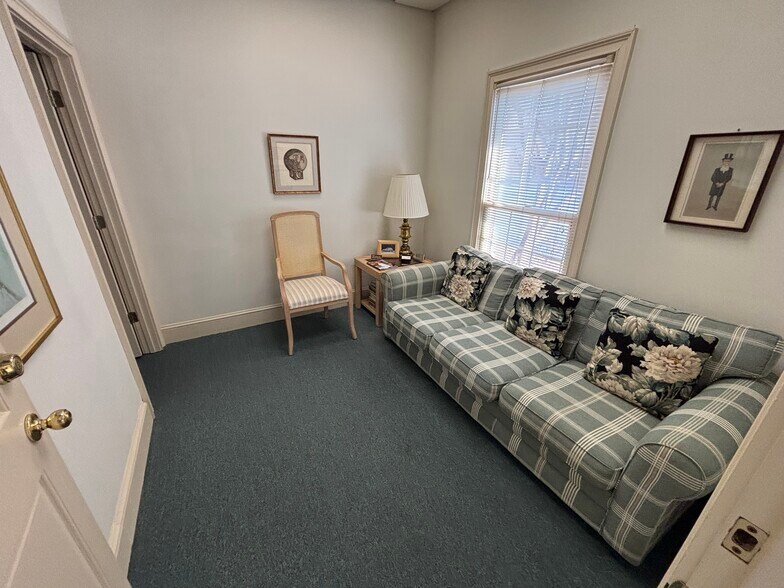 More Photos Of 1439 McLendon Dr, Decatur Medical For Sale