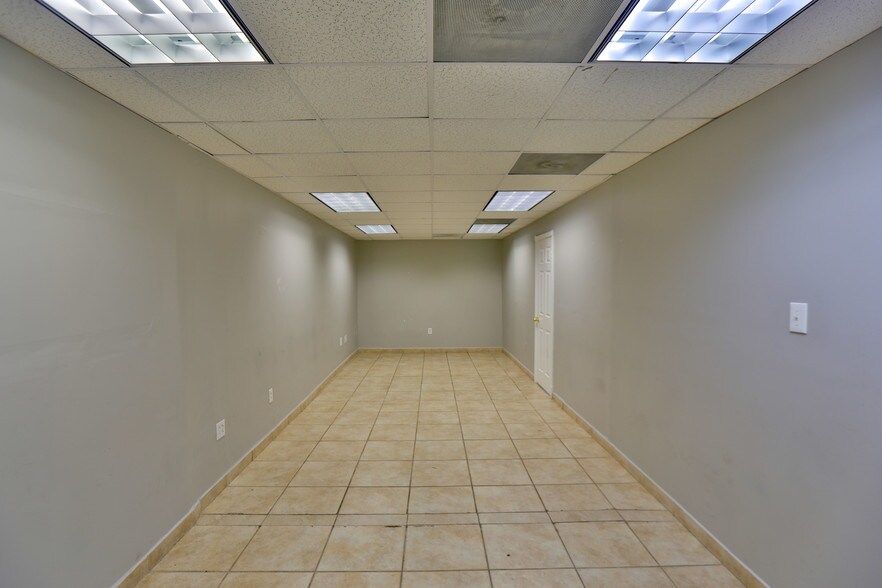 More Photos Of 888 NW 27th Ave, Miami Storefront Retail Office For Lease