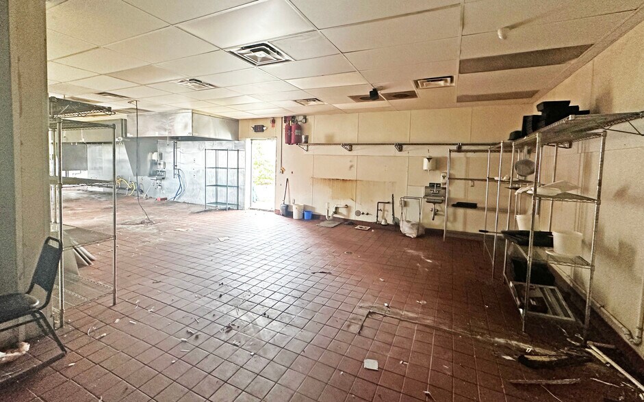 More Photos Of 800 W Franklin St, Jackson Freestanding For Sale