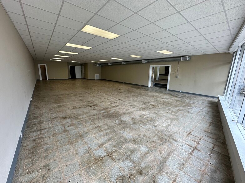 Primary Photo Of 106 E Main St, Rockwell Storefront Retail Office For Lease