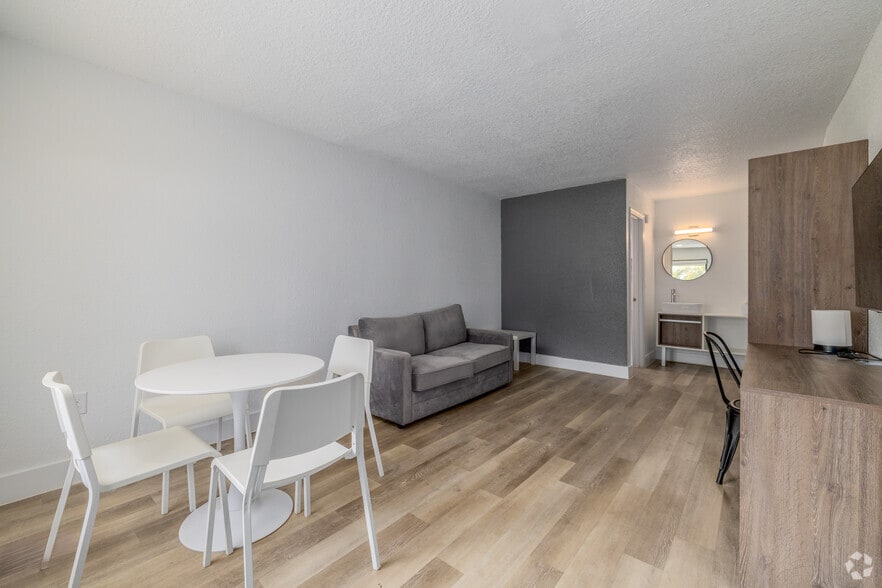 More Photos Of 1153 Airport Rd, Jacksonville Hotel For Sale