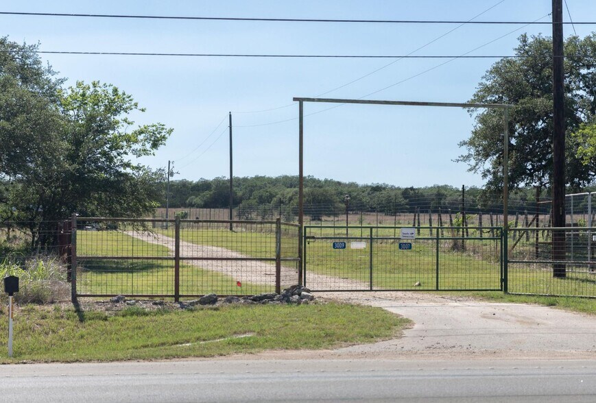More Photos Of 3009 N Hwy 281, Blanco Land For Sale