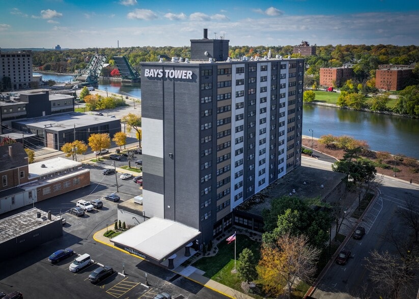 More Photos Of 311 N Ottawa St, Joliet Apartments For Lease