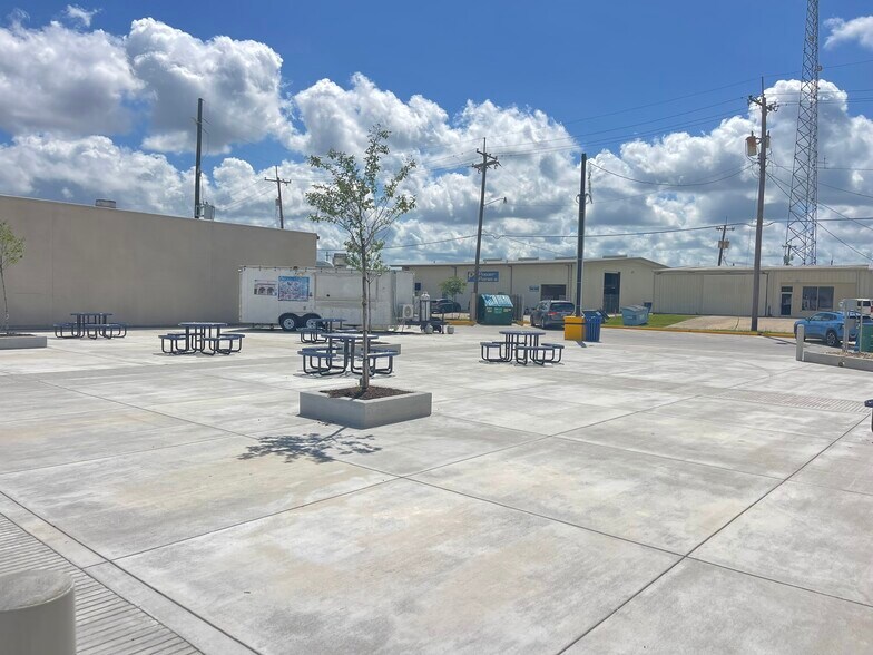 More Photos Of 6433 Highway 182 E, Morgan City Storefront For Lease