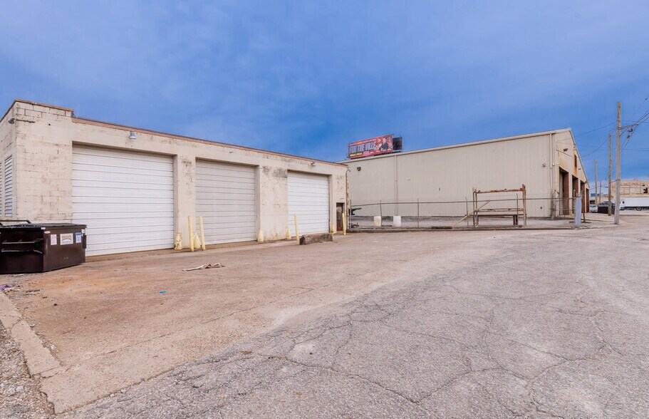 More Photos Of 1604 Northwestern Pky, Louisville Manufacturing For Sale