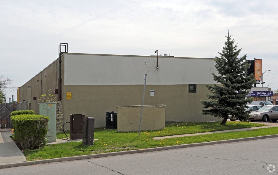 More Photos Of 1960 Lawrence Ave E, Toronto General Retail For Lease