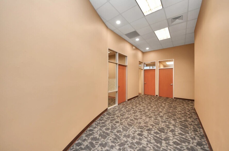 More Photos Of 1520 W Sam Houston Pky S, Houston Bank For Lease