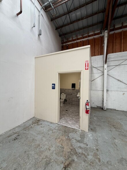 More Photos Of 901-909 Harkins Rd, Salinas Warehouse For Lease