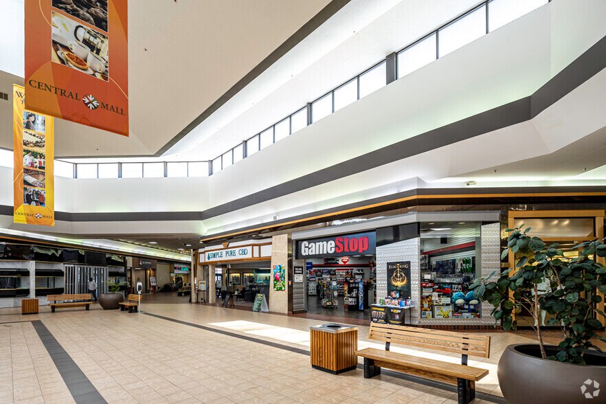 More Photos Of 2259 S 9th St, Salina Unknown For Lease