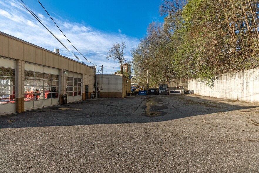 More Photos Of 158 Main St, Leominster Convenience Store For Lease