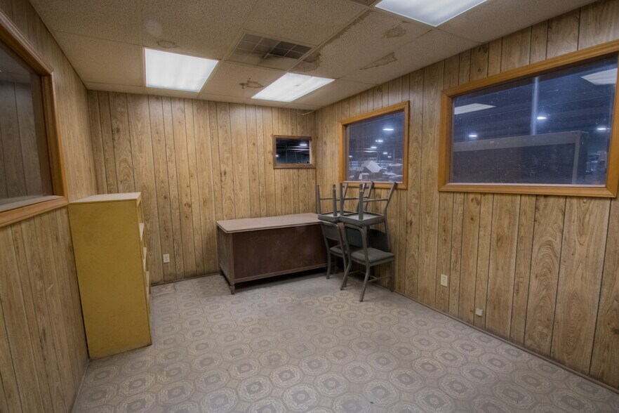 More Photos Of 100 W Parkwood St, Stanley Warehouse For Sale