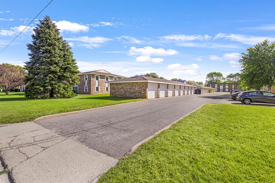 More Photos Of 1740-1780 Lee Blvd, North Mankato Apartments For Sale