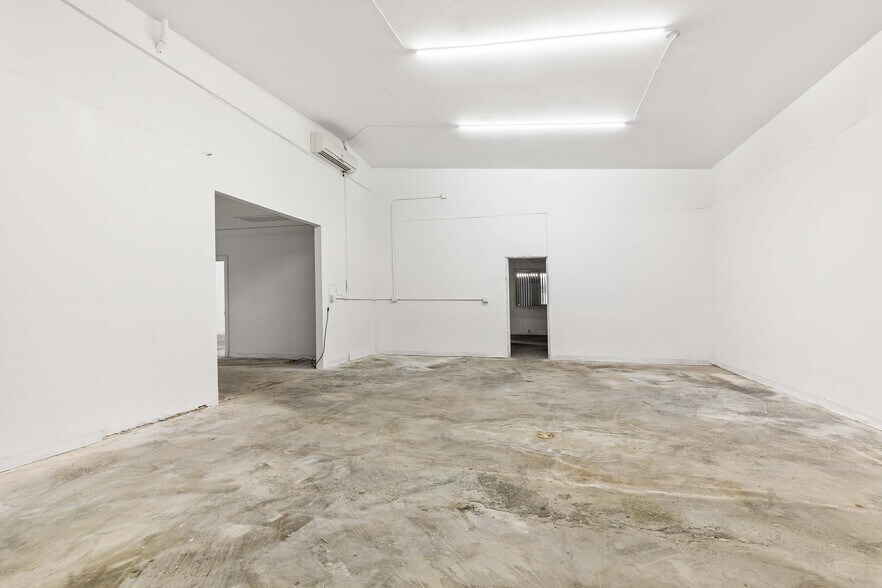 More Photos Of 11834-11836 Vose St, North Hollywood Warehouse For Lease