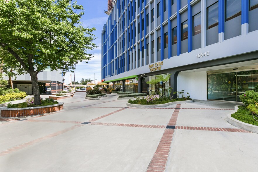 More Photos Of 16542 Ventura Blvd, Encino Medical For Lease