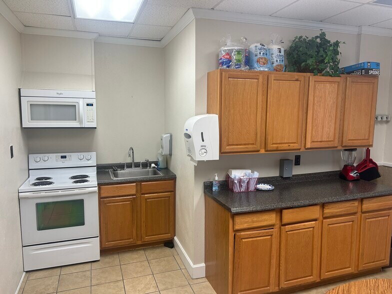 More Photos Of 1604 Clinch Ave, Knoxville Office Residential For Sale