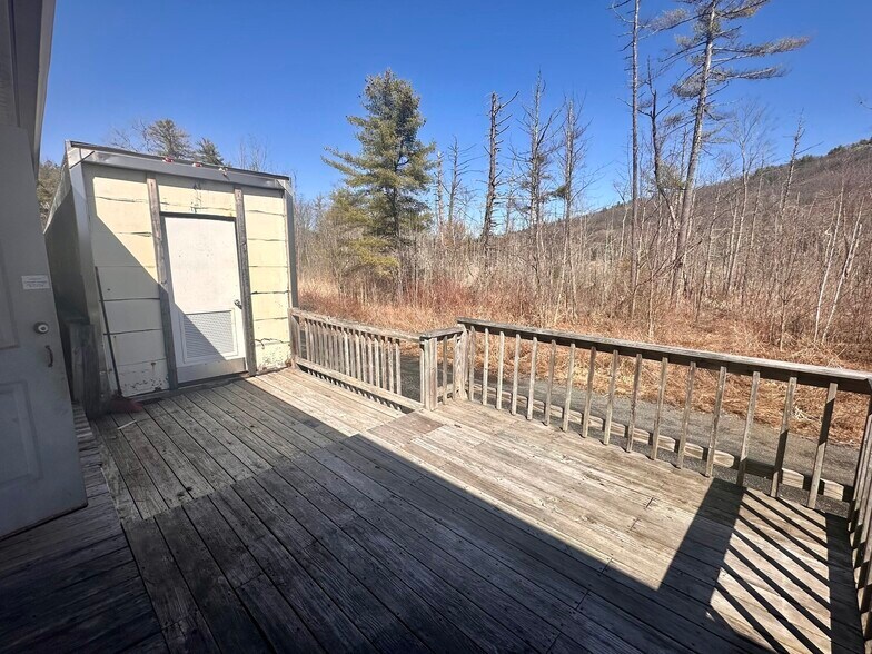 More Photos Of 1105 Mohawk Trl, Shelburne General Retail For Sale