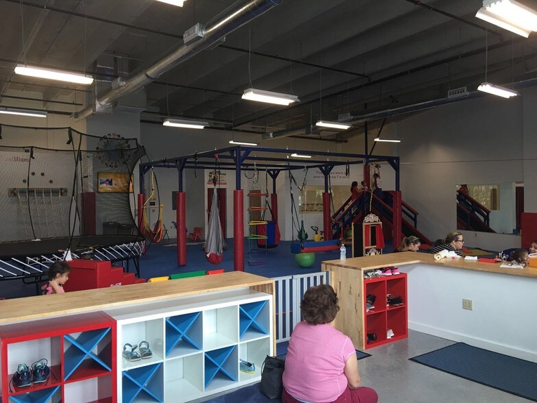 More Photos Of 13115 W Okeechobee Rd, Hialeah Storefront Retail Office For Lease