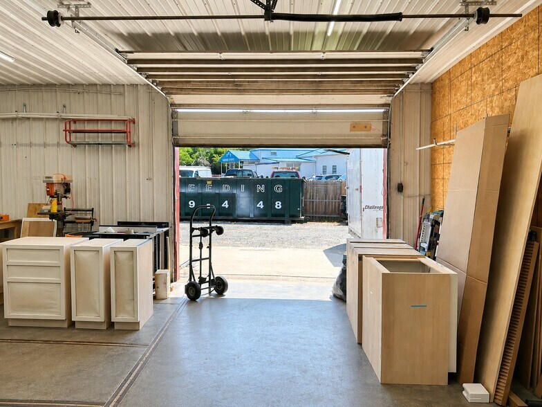 More Photos Of 100 Bridge Ct, Stevensville Warehouse For Lease