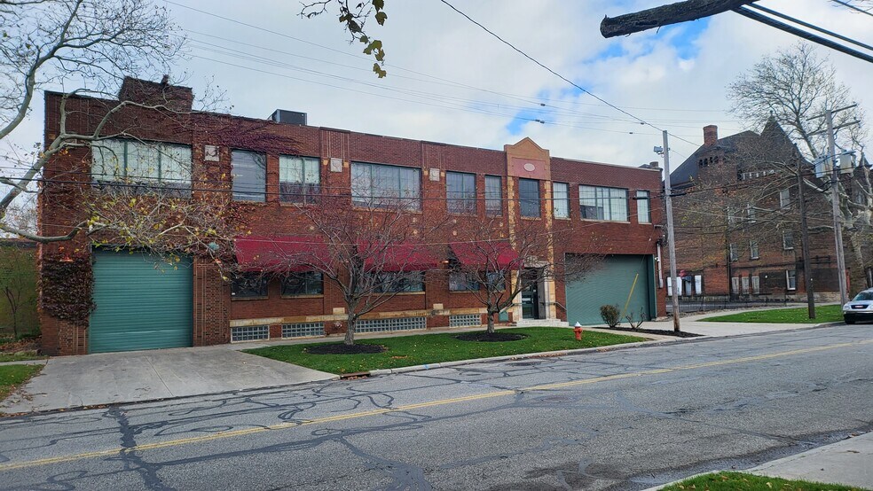 More Photos Of 1457 E 40th St, Cleveland Showroom For Lease