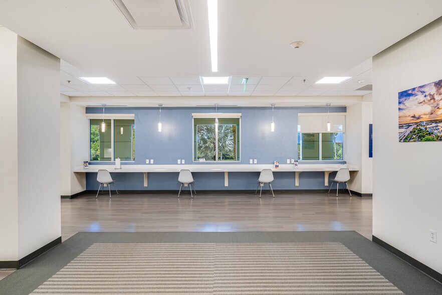 More Photos Of 1000 Sawgrass Corporate Pkwy, Sunrise Office For Lease